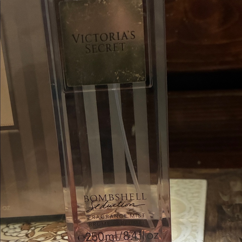 Victoria's Secret Bombshell Seduction Pink-Tinted Fragrance Mist